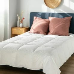 CANTABRIE - Couette Légère En Percale De Coton Et Duvet De Canard - Blanc 260x240cm 7 CANTABRIE - Couette Légère En Percale De Coton Et Duvet De Canard - Blanc 260x240cm -Doublures De Lit Soldes 2024 COUETTE CANTABRIE 27322420 A 1