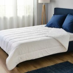 HELENA - Couette Légère Synthétique Antiacarien Et Antibactérien - Blanc 140x200cm 7 HELENA - Couette Légère Synthétique Antiacarien Et Antibactérien - Blanc 140x200cm -Doublures De Lit Soldes 2024 COUETTE HELENA 27328101 A 1