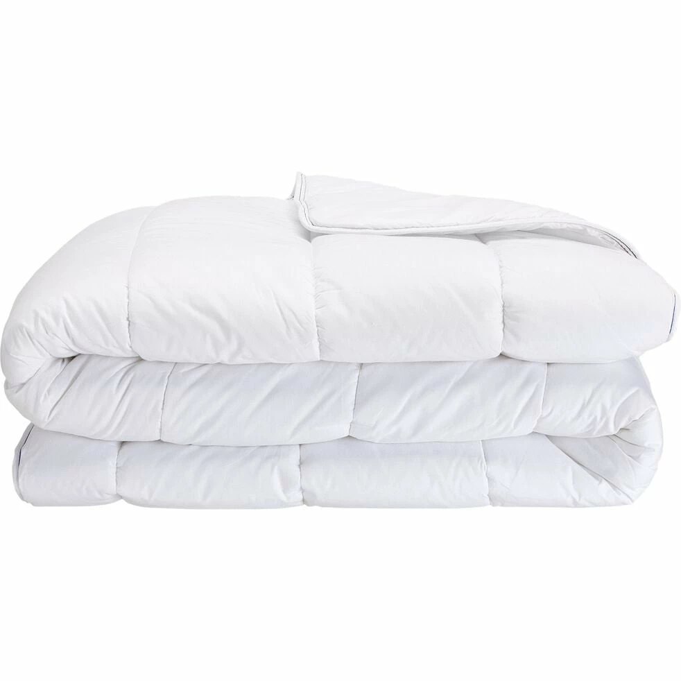 HELENA - Couette Légère Synthétique Antiacarien Et Antibactérien - Blanc 140x200cm 3 HELENA - Couette Légère Synthétique Antiacarien Et Antibactérien - Blanc 140x200cm