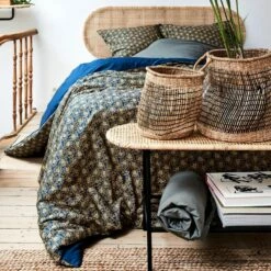 LIVIA - Housse De Couette En Percale De Coton - Bleu Figuerolles 260x240cm 9 LIVIA - Housse De Couette En Percale De Coton - Bleu Figuerolles 260x240cm -Doublures De Lit Soldes 2024 Housse de couette 260x240 LIVIA 26742908 A 1